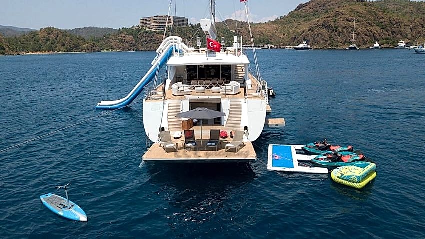 All About U 2 Yacht, Water Sports.