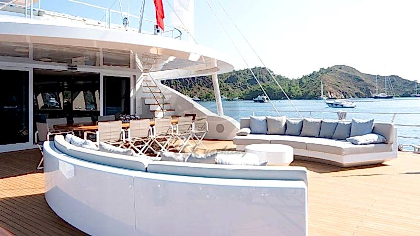 All About U 2 Yacht, Corporate Events Or Family Holiday Plans.