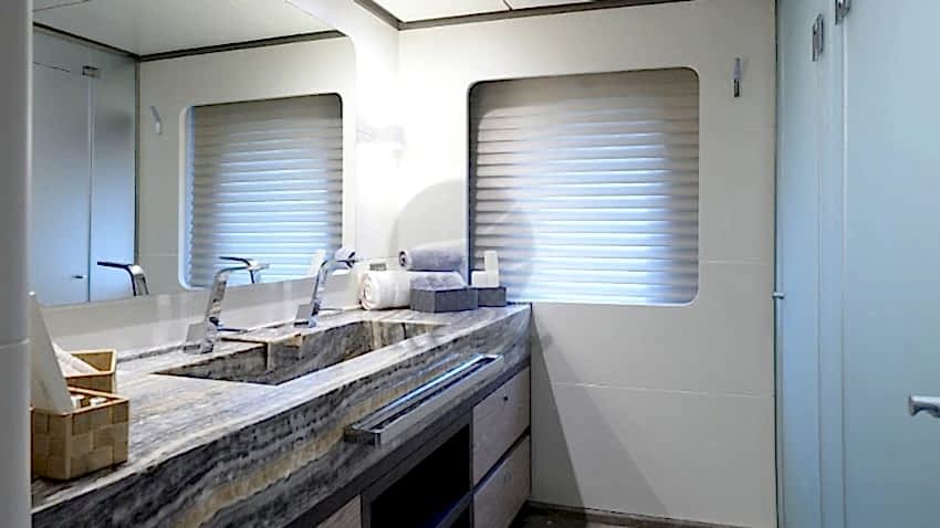 All About U 2 Yacht, En Suite